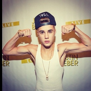 Justin Bieber exibiu os braços sarados em uma imagem divulgada por meio de sua página do Twitter (30/10/12) - Reprodução/Instagram