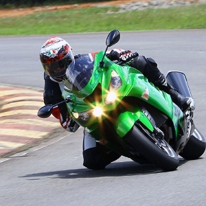 Kawasaki Ninja faz 40 anos como referência de moto esportiva