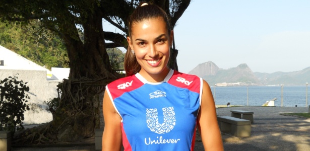 Luciane Escouto, a miss do vôlei, é apresentada como reforço da Unilever - Local/Divulgação
