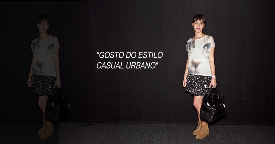 Mariana Chaves, 24, assistente de estilo da Triton, veste saia C&A, camiseta Triton, bota Zara e bolsa Givenchy (29/10/2012) - Patrícia Araújo/UOL