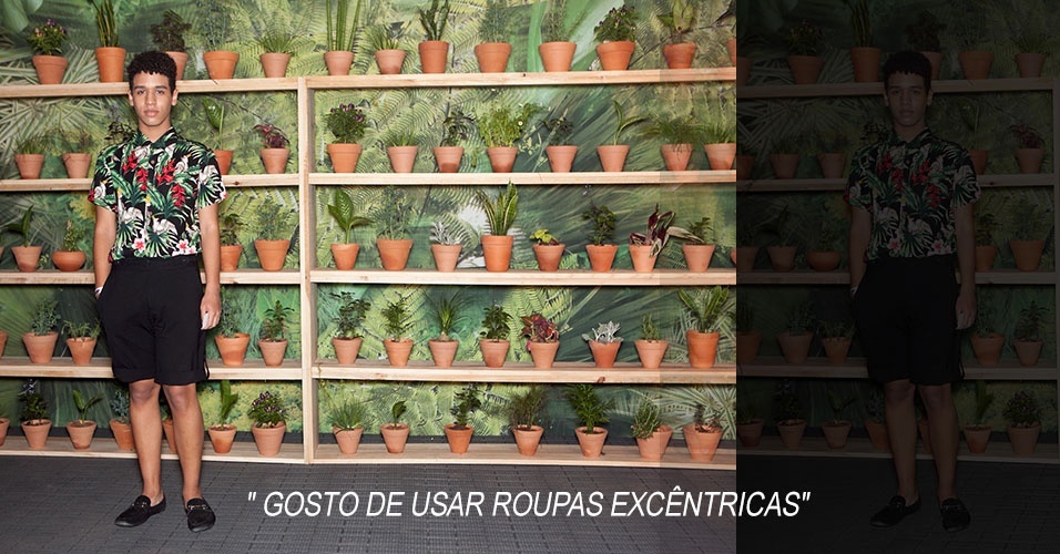 Mateus Shinohara, 16, estudante, usa sapatos Sérgio Jucá e bermuda Osklen. A camisa em estampa tropical, hit entre os convidados do SPFW, foi comprada em um brechó na Inglaterra (29/10/2012) - Patrícia Araújo/UOL