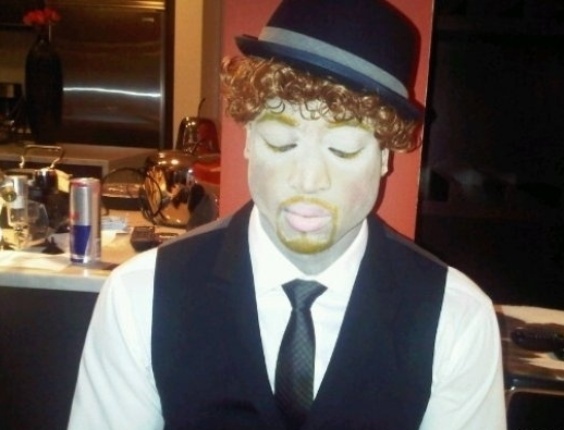 O armador Dwyane Wade, do Miami Heat, se vestiu e colocou peruca e chapéu para imitar o cantor e ator Justin Timberlake