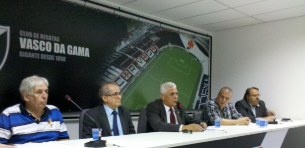 Roberto Dinamite e demais dirigentes em entrevista coletiva realizada no Vasco - Vinicius Castro/ UOL Esporte