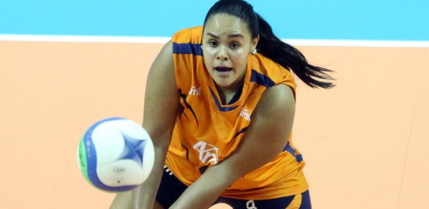 Suelen (d) durante partida do Vôlei Amil, de Campinas, no Campeonato Paulista - Felipe Christ / Vôlei Amil