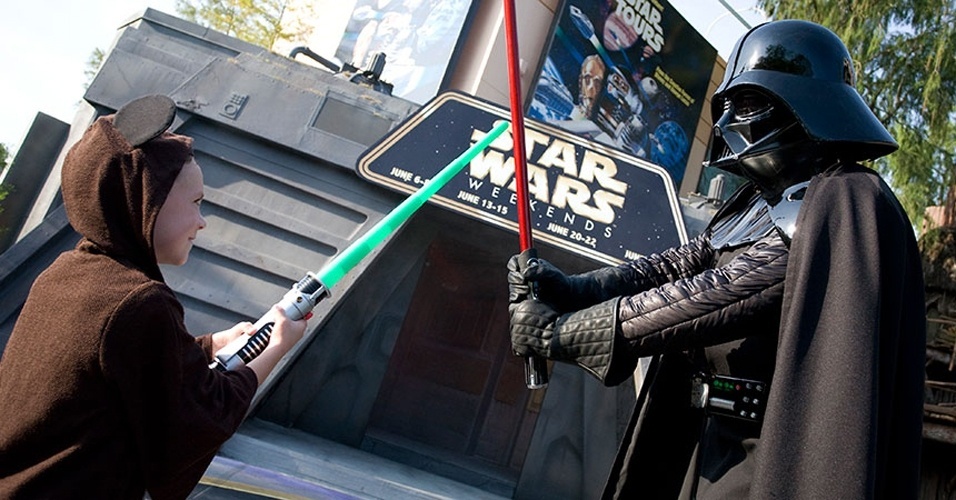 Todos os anos, a Disney promove os Star Wars Weekends, fins de semana dedicados aos filmes da saga "Star Wars". Na programação, há paradas com os personagens e oficinas para as crianças - Divulgação