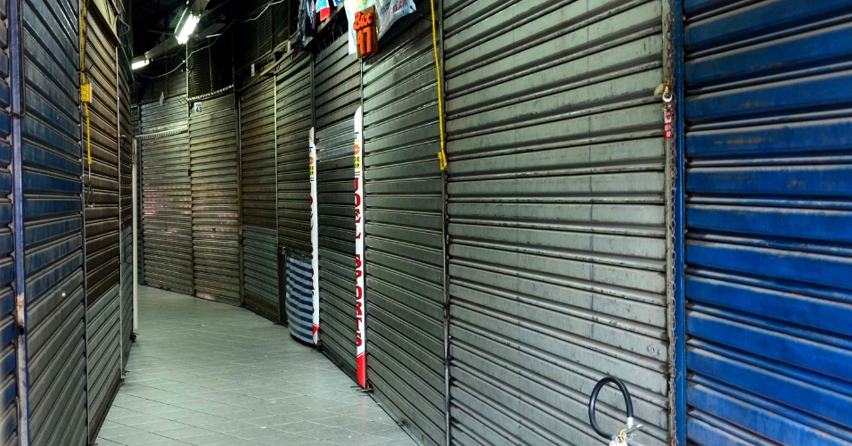31.out.2012 - Lojas e galerias no centro de Santo André, na grande São Paulo, fecharam as portas mais cedo nesta tarde, após boatos sobre uma ordem de toque de recolher na cidade