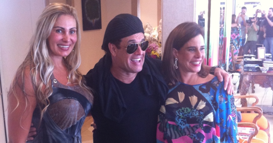 Ângela Bismarchi grava com Sérgio Mallandro e Narcisa Tamborindeguy (31/10/2012)