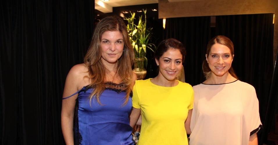 As atrizes Cristiana Oliveira, Leticia Spiller e Carol Castro estiveram no lançamento da revista Vogue de novembro na galeria Forum de Ipanema, no Rio (31/10/2012)