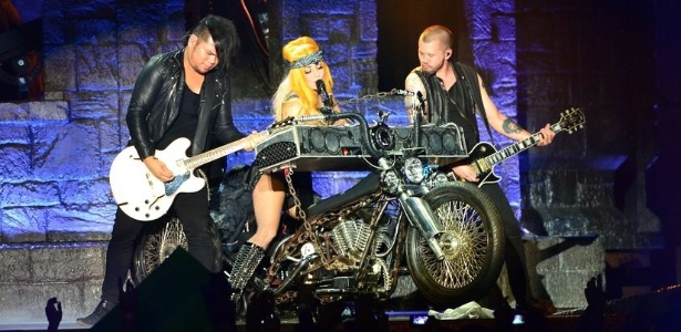 Lady Gaga durante show da turnê "Born This Way Ball" - Josh Olins/Divulgação