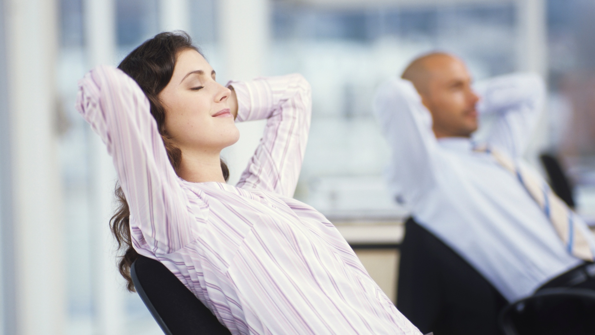 momento de relax no trabalho - Thinkstock