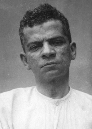 O escritor Lima Barreto fotografado no Hospital Psiquiátrico Pedro II, no Rio de Janeiro, em 1919 - Divulgação