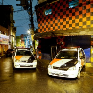 Polícia cerca entrada da favela de Heliópolis (SP)