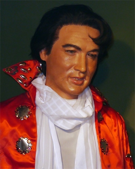 Apesar de toda a fama, o museu corre o risco de ser fechado. Os donos são idosos e não conseguem encontrar outro administrador. Acima, Elvis Presley - Albanpix.com