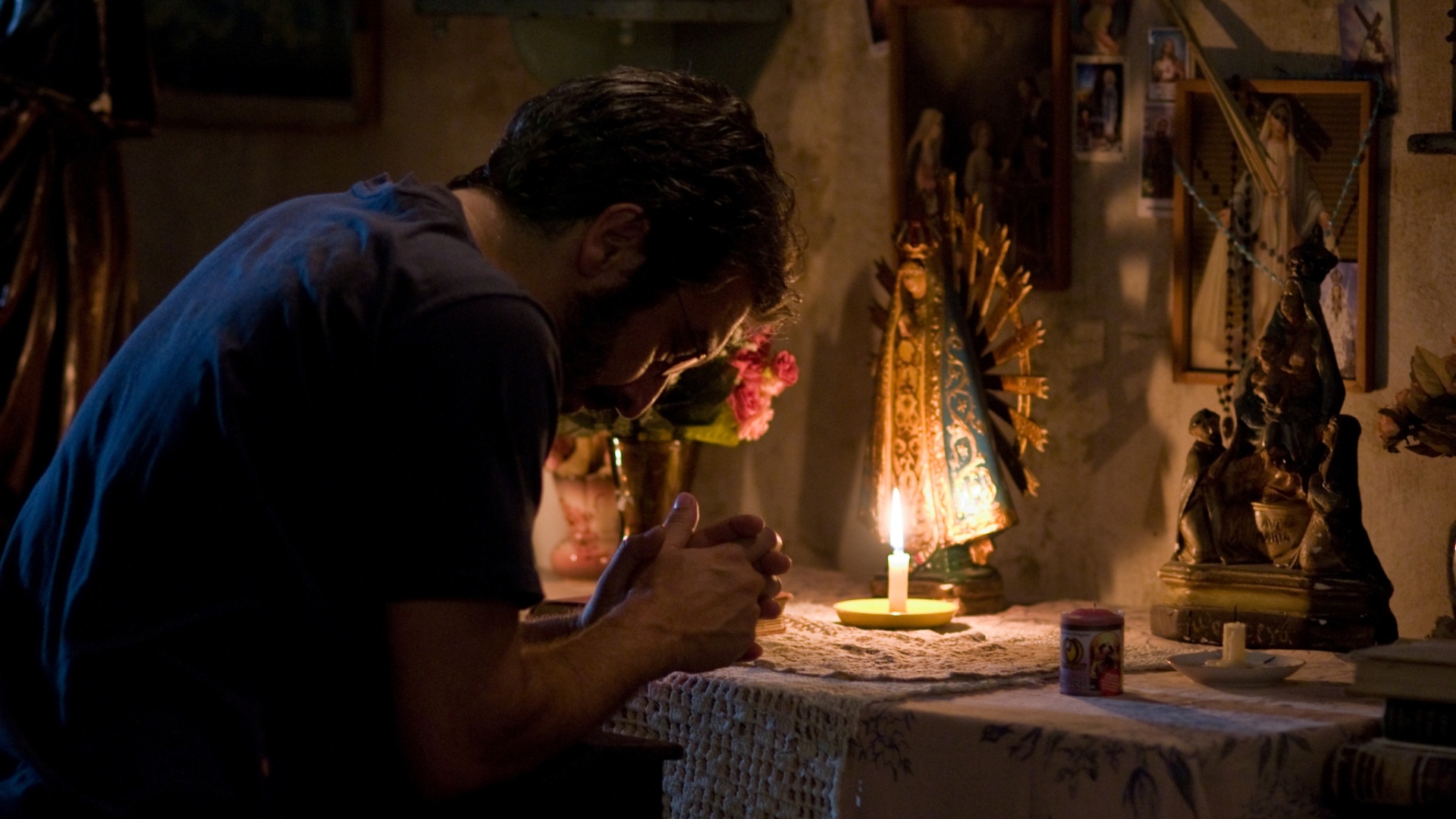 Cena do filme argentino "Elefante Branco", de Pablo Trapero e estrelado por Ricardo Darín - Divulgação / Paris Filmes