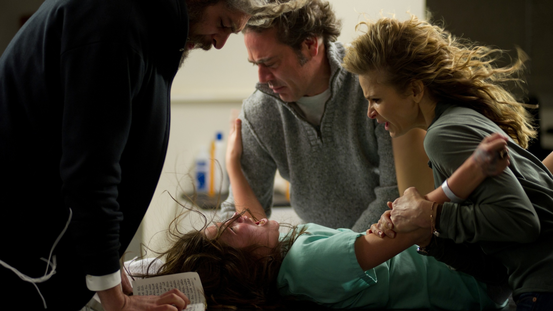 Na trama, uma menina se torna possuída após abrir uma caixa que contém um espírito considerado maligno na tradição judaica - Divulgação / Paris Filmes