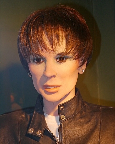 Outros confessam que viajam a Norfolk exclusivamente para visitar o museu. Em muitas avaliações o destaque foi o cheiro estranho do local. Acima, Victoria Beckham - Albanpix.com