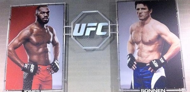 Jones e Sonnen, novos técnicos do TUF, estampam painéis da academia do reality show - Reprodução/Instagram