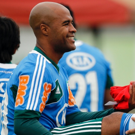 Maurício Ramos e Marcos Assunção se divertem durante aquecimento do Palmeiras - Almeida Rocha/Folhapress