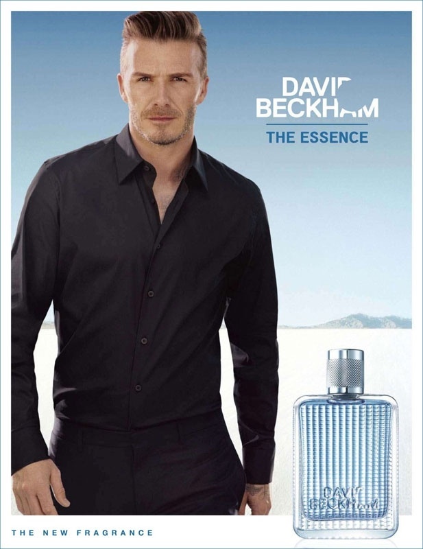 Novembro: Depois de protagonizar inúmeras campanhas vestindo apenas cuecas, David Beckham escolheu um visual mais sóbrio e vestiu camisa e calça pretas para divulgar seu novo perfume, Essence - undefined
