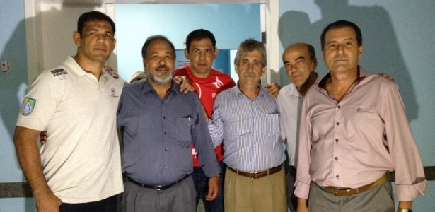 Minotauro (e) e os médicos que o salvaram, 25 anos depois do incidente na Bahia - Reprodução/Twitter