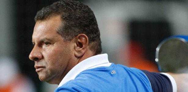 Celso Roth assume insatisfação com alguns zagueiros do elenco do Cruzeiro - Ramon Bitecourt/Vipcomm