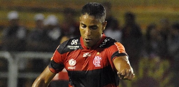 Meia Cleber Santana está próximo de deixar o Flamengo e acertar seu retorno ao Avaí - Alexandre Vidal/Divulgação
