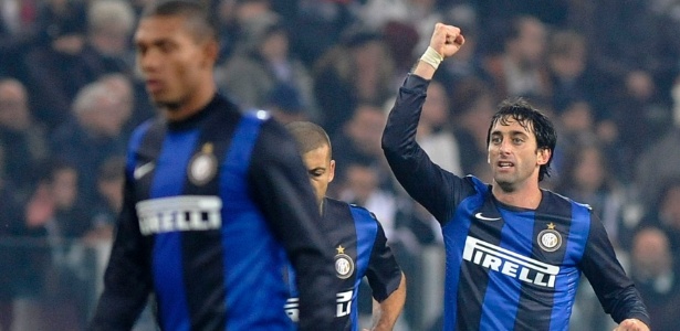 Milito comemora gol sobre a Juventus pelo Campeonato Italiano  - Reuters