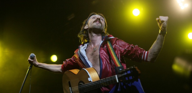 Eugene Hütz, vocalista da banda Gogol Bordello, se apresenta no Maquinaria Festival 2012, na Cidade do México (4/11/2012)  - Sáshenka Gutiérrez/EFE