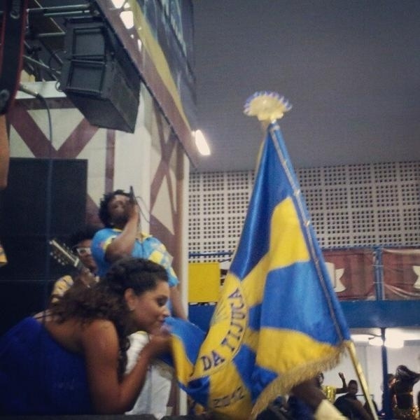Juliana  Alves publica foto de ensaio da escola de samba Unidos da Tijuca (4/11/12)