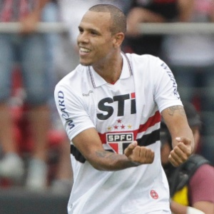Luis Fabiano está de volta e comanda o ataque<br> do São Paulo contra a Universidad do Chile - Fernando Donasci/UOL