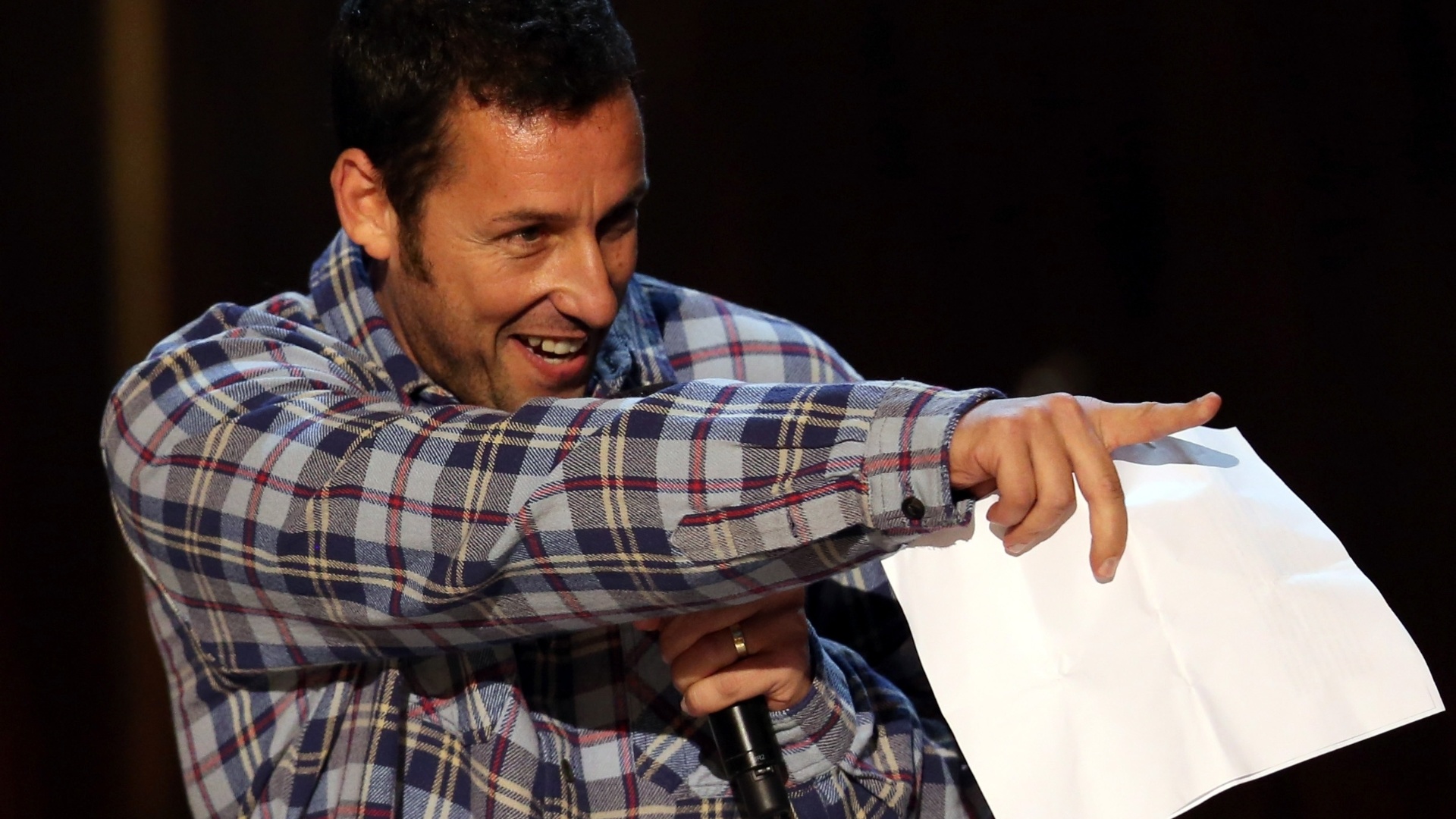 O ator Adam Sandler homenageia Eddie Murphy no programa especial de TV, "Eddie Murphy: One Night Only", (3/11/12) - Christopher Polk/Getty Images