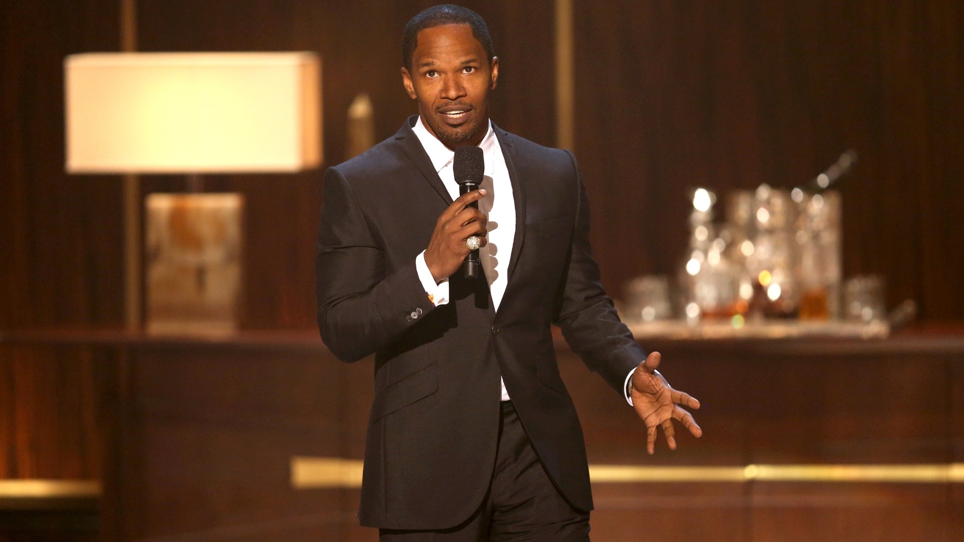 O ator Jamie Foxx homenageia Eddie Murphy no programa especial de TV, "Eddie Murphy: One Night Only", (3/11/12) - Christopher Polk/Getty Images