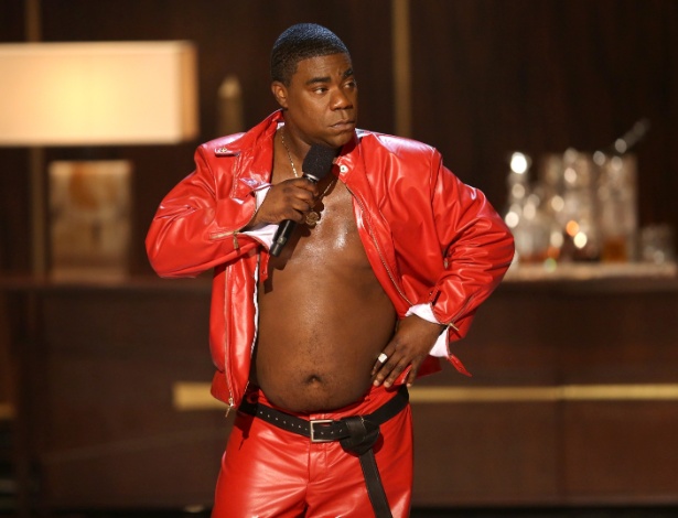 O humorista Tracy Morgan faz homenagem ao ator Eddie Murphy no programa especial de TV, "Eddie Murphy: One Night Only", (3/11/12)