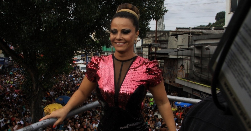 Viviane Araújo participou neste domingo da  Parada LGBT em Madureira, no Rio de Janeiro (4/11/2012)