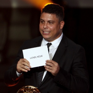 ronaldo-anuncia-lionel-messi-como-vencedor-da-bola-de-ouro-da-fifa-em-2011-09012012-1352137061008_300x300.jpg