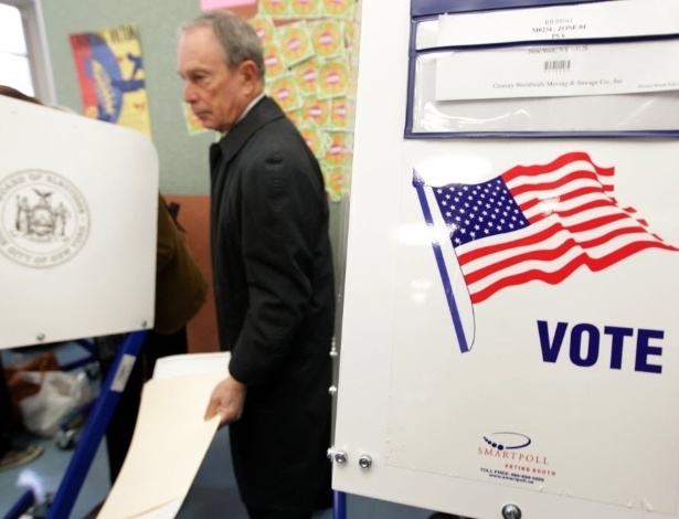 6.nov.2012 - Michael Bloomberg registra voto em colégio de Nova York (EUA), durante as eleições presidenciais - Mehdi Taamallah/AFP