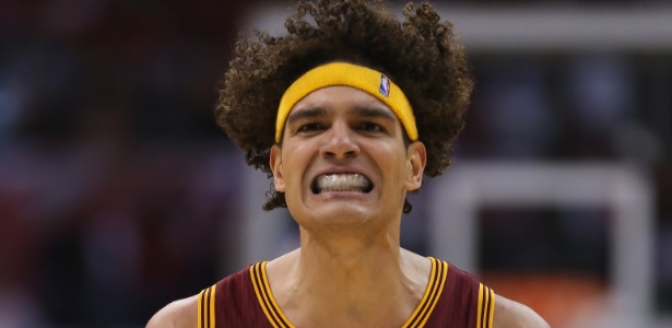 Anderson Varejão tem enfrentado problemas com lesão nas últimas três temporadas - Mike Ehrmann/Getty Images/AFP