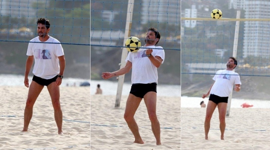 Marcelo Serrado jogou futevôlei na praia do Leblon, zona sul do Rio (6/11/12). A mulher do ator, a bailaria Roberta Fernandes, está grávida de dois meninos