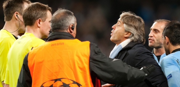 Roberto Mancini se revolta contra atuação do juiz de City x Ajax - Jon Super / AP Photo