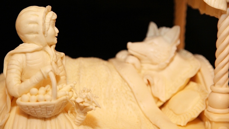 Vipular Athukorale, de 49 anos, conquistou a medalha de ouro com duas esculturas: uma cena de Chapeuzinho Vermelho e um carro da Volkswagen - Caters 