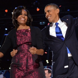 Obama celebra a vitória nas eleições ao lado da mulher, Michelle, em novembro passado - Jewel Samad/AFP Photo