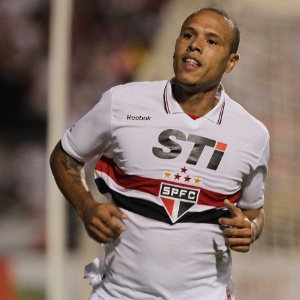 São Paulo terá terceira camisa vermelha em 2013, além das tradicionais branca e tricolor - Fernando Donasci/UOL
