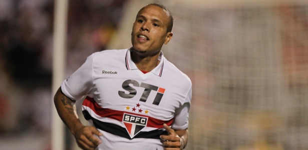 Atacante do São Paulo disputará posição de titular com Fred e Hulk 