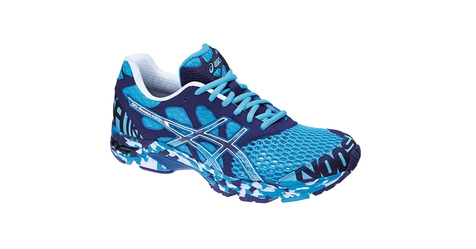 Tênis azul claro e azul escuro estampado; R$ 399,90, na Asics (www.asics.com.br). Preço pesquisado em novembro de 2012 e sujeito a alterações - Divulgação