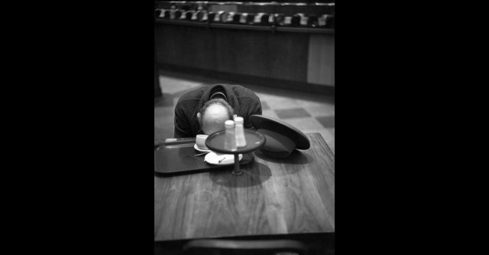 As fotos estão entre as primeiras tiradas por Cartier-Bresson em seu plano de retratar o cotidiano de americanos comuns. Cartier-Bresson era contra a fotografia colorida, que ainda era uma tecnologia relativamente nova nos anos 1950 - Henri Cartier-Bresson