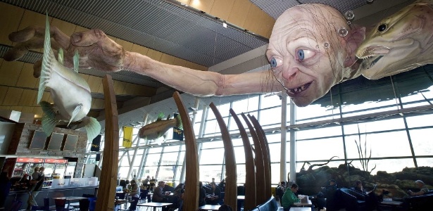 Instalação do Gollum no aeroporto de Wellington, na Nova Zelândia (31/10/2012) - AFP PHOTO / MARTY MELVILLE 