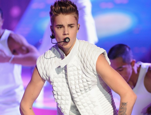 Justin Bieber se apresenta no desfile da Victoria"s Secret, que aconteceu nos Estados Unidos (07/11/2012) - Getty Images
