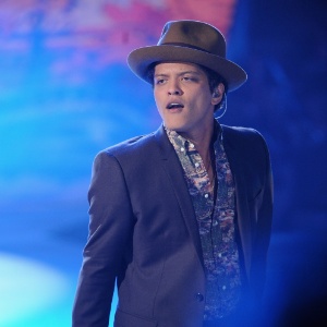 O cantor Bruno Mars completou a lista de atrações musicais do desfile-espetáculo anual da Victoria"s Secret (07/11/2012) - Getty Images