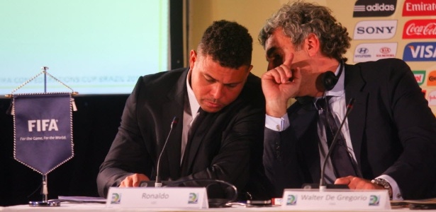 Ronaldo (do COL) e Walter de Gregorio (Fifa) participam de evento para anunciar sistema de ingressos da Copa das Confederações