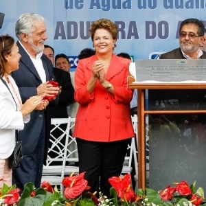 A presidente Dilma Rousseff inaugura a Adutora do Algodão na região de Guanambi, na Bahia. Em pronunciamento, ela disse que a meta do governo é garantir o abastecimento de água às regiões que sofrem com o período de seca - Roberto Stuckert Filho/PR/Agência Brasil